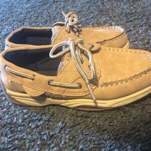 Boys size 1 gently used casual shoe
